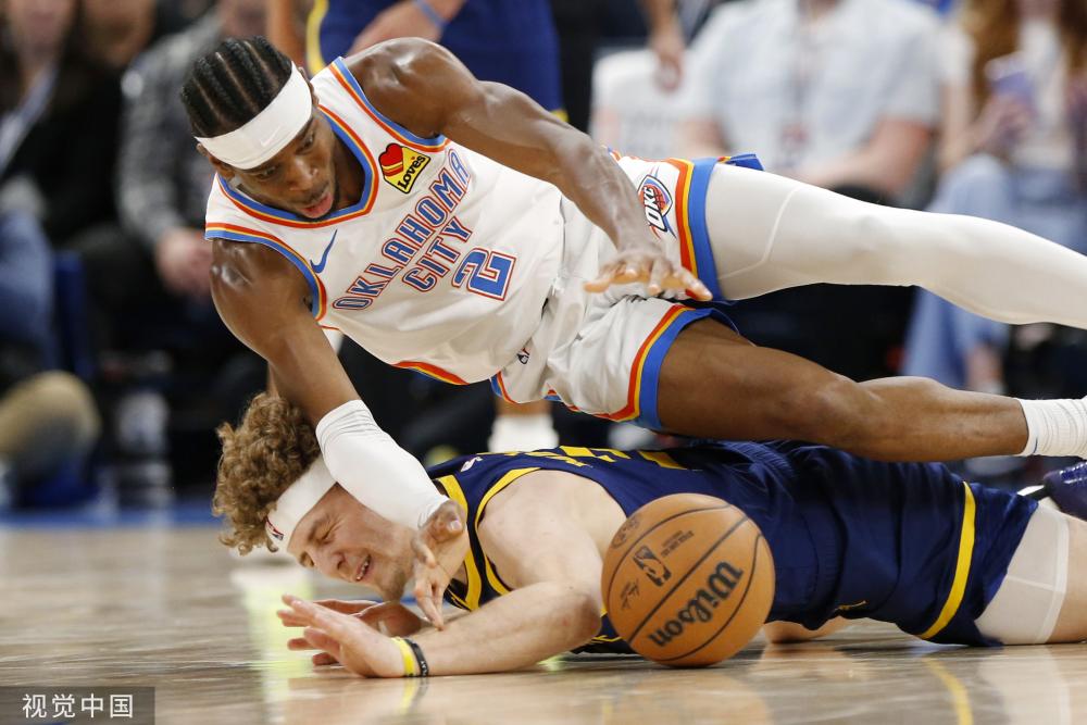 而随着篮球 而随着篮球