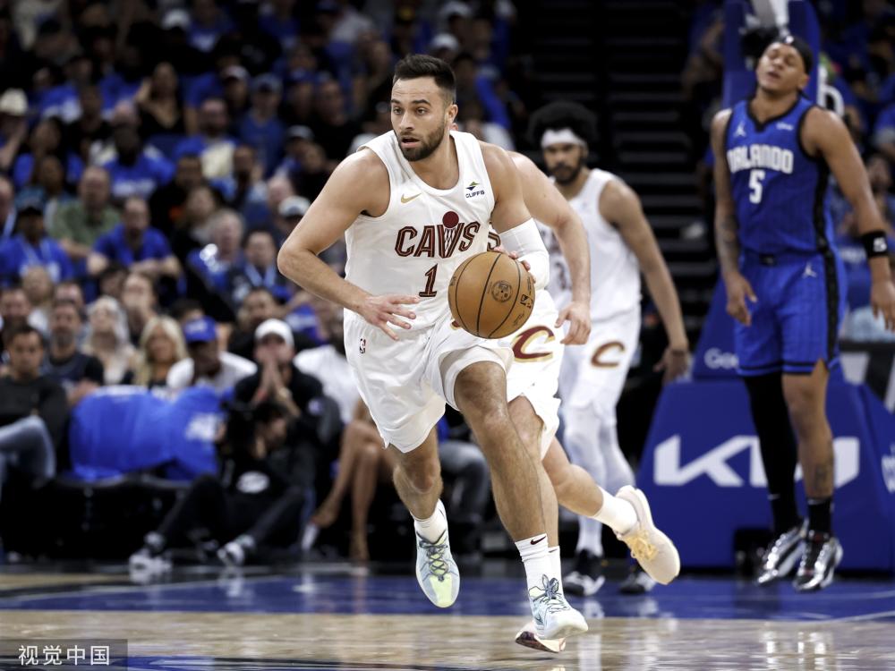 更是对他综 更是对他综