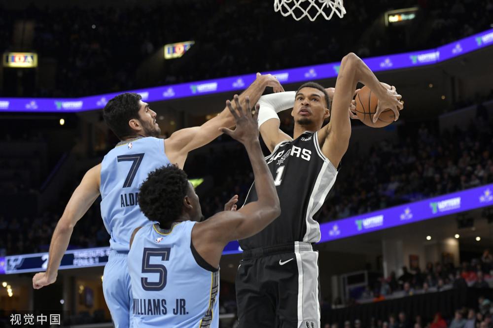 队在战术执 队在战术执